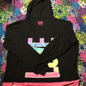 A shirt with long sleeves